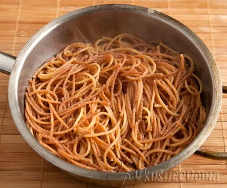 готовые жареные спагетти