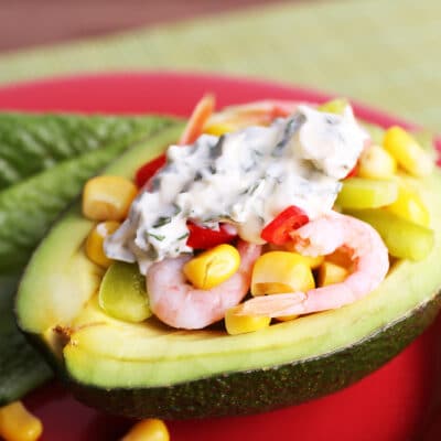 Салат с креветками в авокадо - рецепт с фото