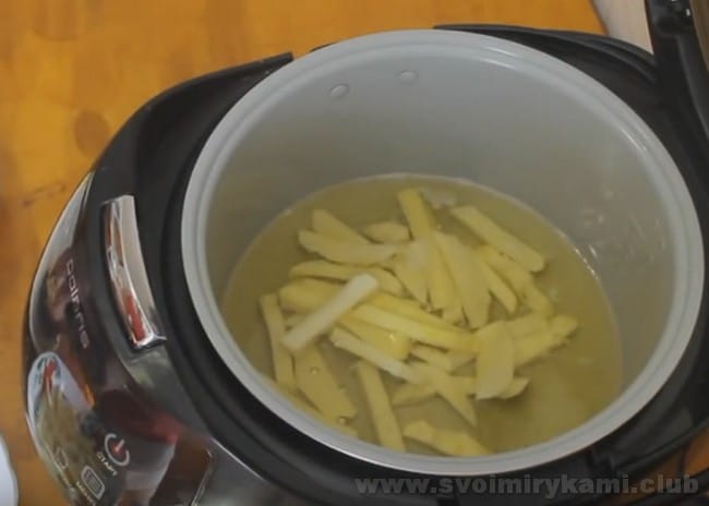 Картошка фри в мультиварке приготовится всего за несколько минут.