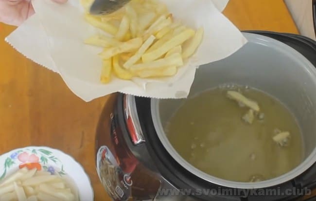 Видео в конце нашей статьи тоже поведает о том, как быстро и просто сделать картошку фри в мультиварке.