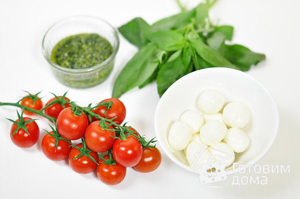 Канапе с мини-моцареллой и помидорами черри фото к рецепту 1
