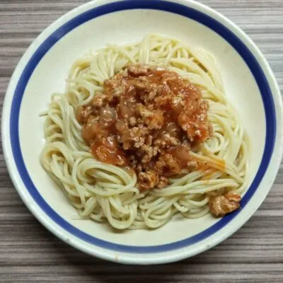 Спагетти с томатной подливкой с индейкой - рецепт с фото