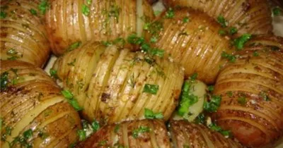 Картошка гармошка с зеленью и чесноком