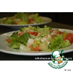 Рецепт: Салат с лососем, креветками и ананасами