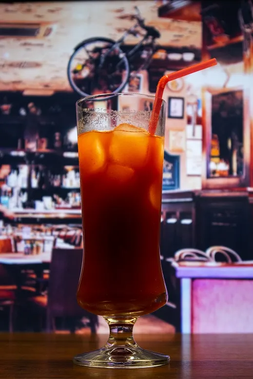 фото коктейля Кровавая Мэри водка с томатным соком