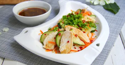 Корейский салат с огурцами и курицей