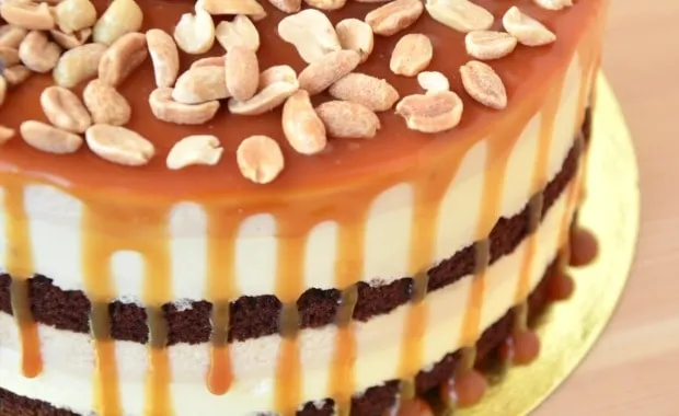 Пошаговый классический рецепт торта Сникерс с фото