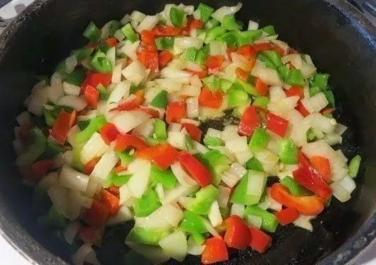 Обжаривание овощей на сковороде