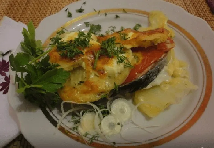 Рыба с сыром и картошкой