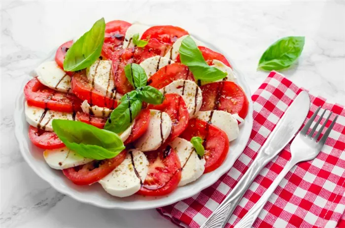 Салат капрезе является одним из Итальянских национальных блюд.