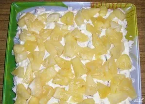 Салат с курицей и ананасом слоями - фото шаг 2