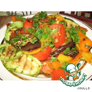 Диетический салат из запеченных овощей на мангале