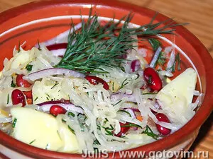 Салат картофельный с квашеной капустой