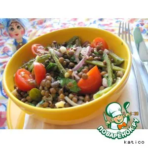 Рецепт: Салат из чечевицы с соленым огурцом