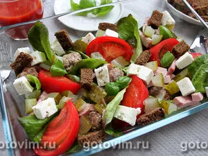 Салат для пикника с фрикадельками и рассольным сыром