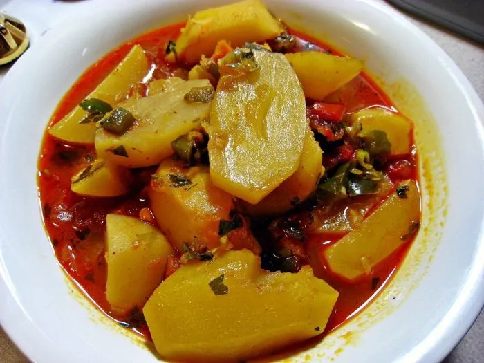 Пошаговый рецепт приготовления сытного соуса с мясом и картошкой