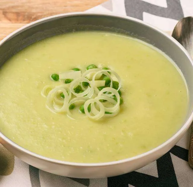 Фасолевый крем-суп с овощами и беконом