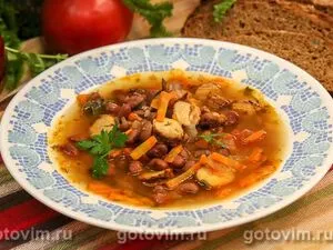 Суп фасолевый с копчеными колбасками из индейки