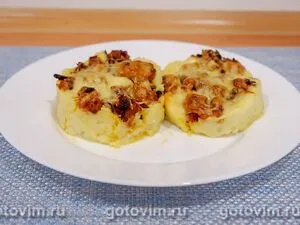 Порционные картофельные запеканки из пюре с мясным фаршем и сыром