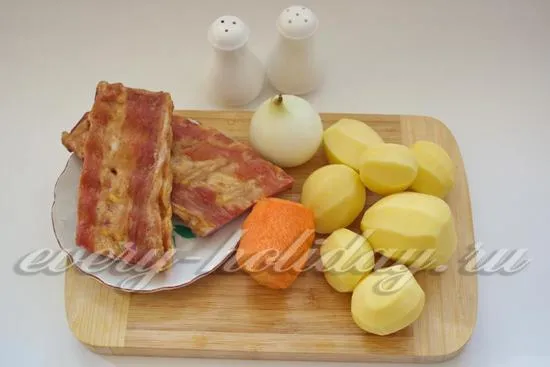 Ингредиенты для приготовления тушеных ребрышек с картошкой