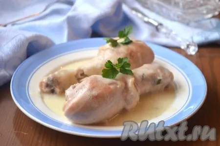 Куриные ножки в сметанном соусе на сковороде
