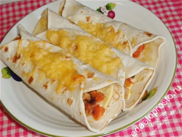 фото мексиканского салата для бурито с курицей и манго