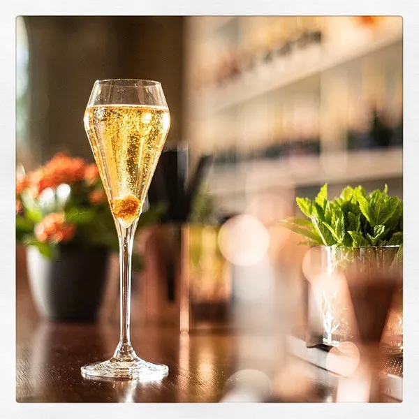 15 потрясающих коктейлей с шампанским: для Нового года и не только