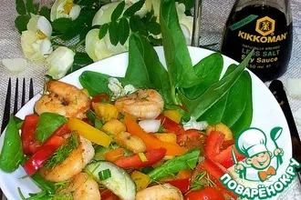 Рецепт: Овощной салат с курицей и креветками