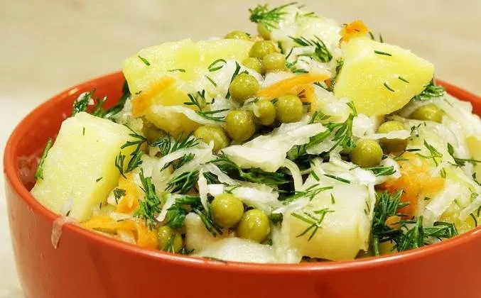 Салат с квашеной капустой и картошкой рецепт
