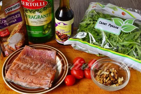 Ингредиенты для приготовления салата с рукколой и красной рыбой