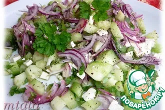 Рецепт: Огуречный салат с фетой и луком