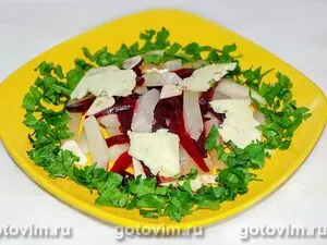 Салат из запеченной свеклы с сыром фета и дыней