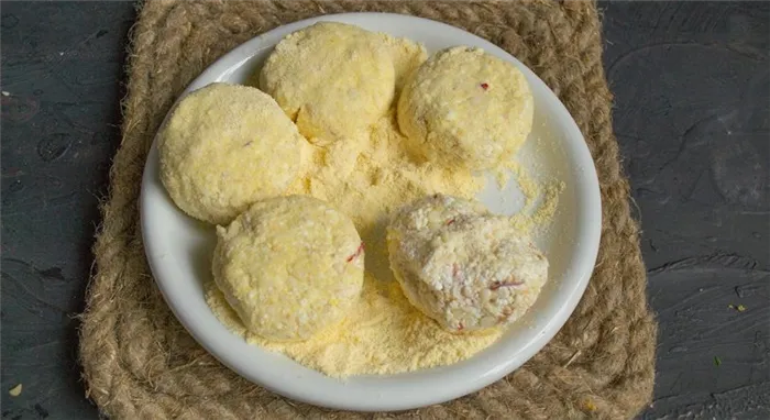 Чем можно заменить яйца в сырниках: популярные рецепты с использованием бананов, манки или овсянки