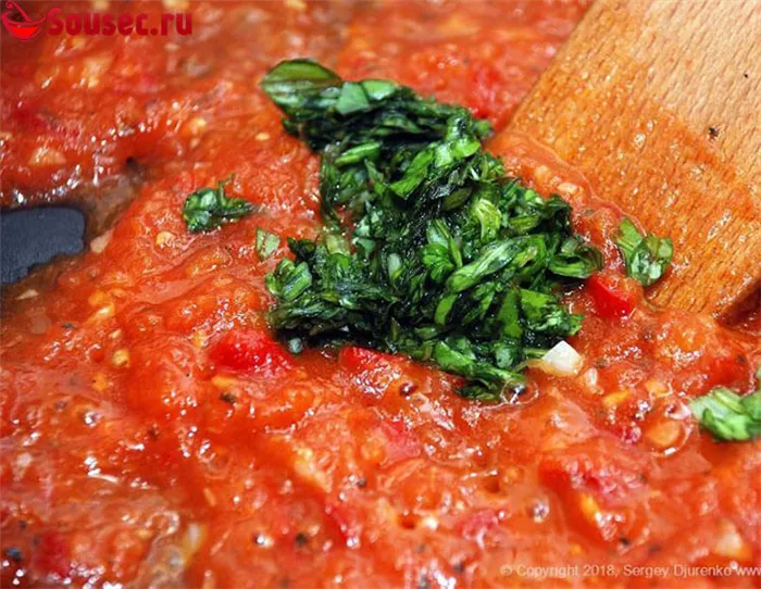 Томатный соус с зеленью для макарон