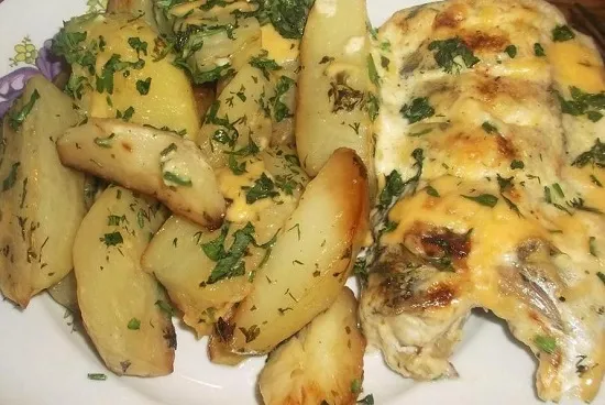 приготовите судака в сметане в духовке с картошкой