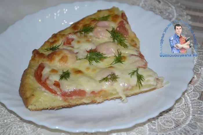 Пицца с сосисками помидорами и сыром