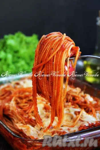 Спагетти в томатном соусе с сыром в духовке