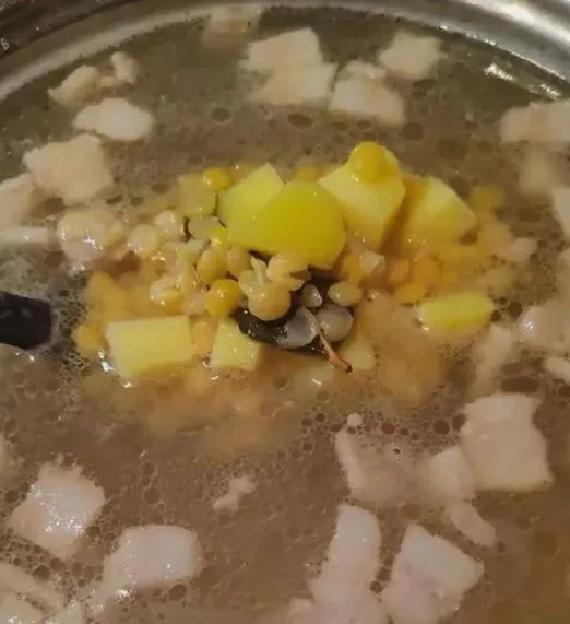 Гороховый суп с копченым беконом