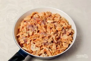 Салат с куриной печенью и грибами - фото шаг 4