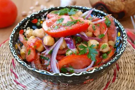 Фото рецепта Салат с нутом и помидорами