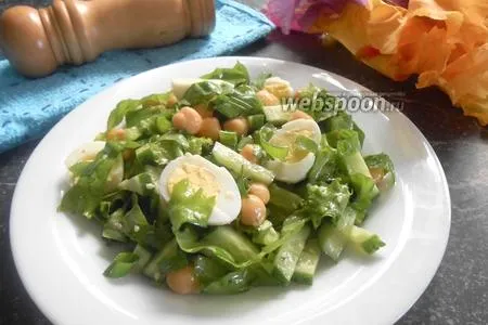 Фото рецепта Салат с нутом и перепелиными яйцами