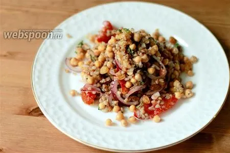 Фото рецепта Тёплый салат из гречки и нута