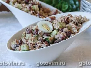 Салат из фасоли с консервированной горбушей