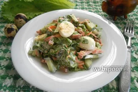 Фото рецепта Салат с жареной колбасой и перепелиными яйцами