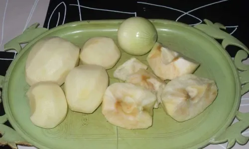 картофель, яблоко и лук