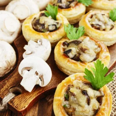 Волованы с грибами и сыром - рецепт с фото