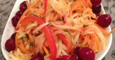Салат Радужный из свежих овощей