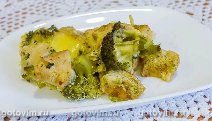 Куриное филе с брокколи и сливками в духовке. Фотография рецепта