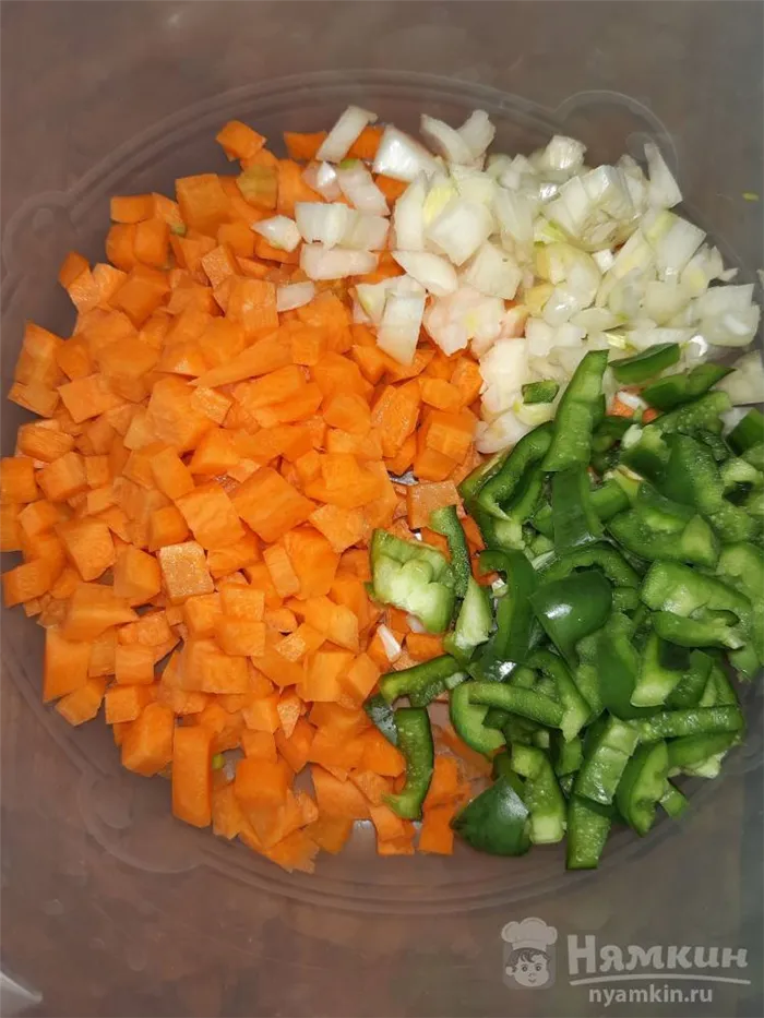 Курица с овощами в кисло-сладком соусе на сковороде - фото шаг 3