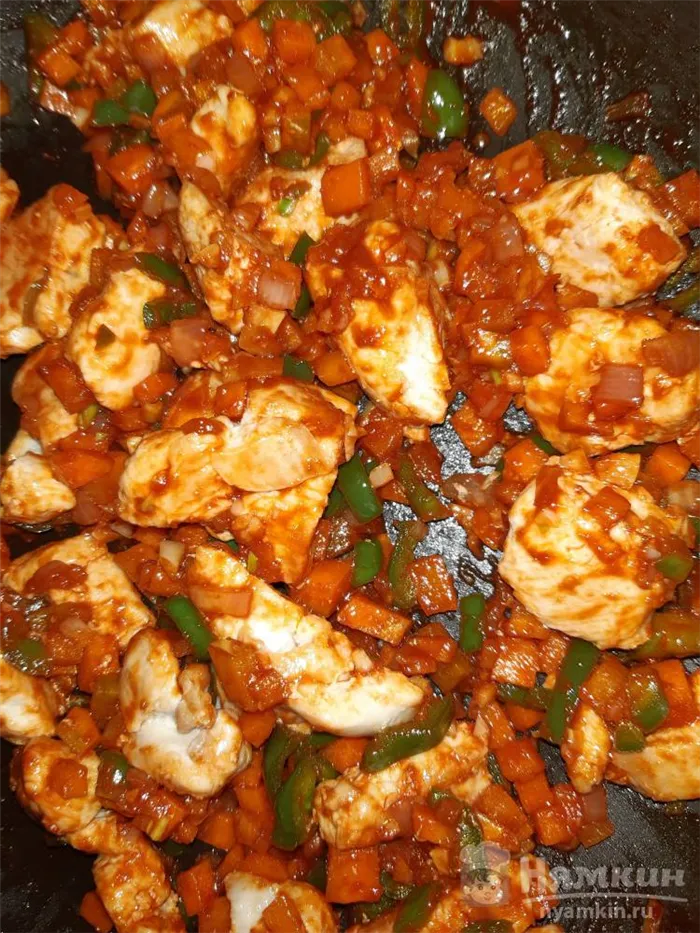 Курица с овощами в кисло-сладком соусе на сковороде - фото шаг 10